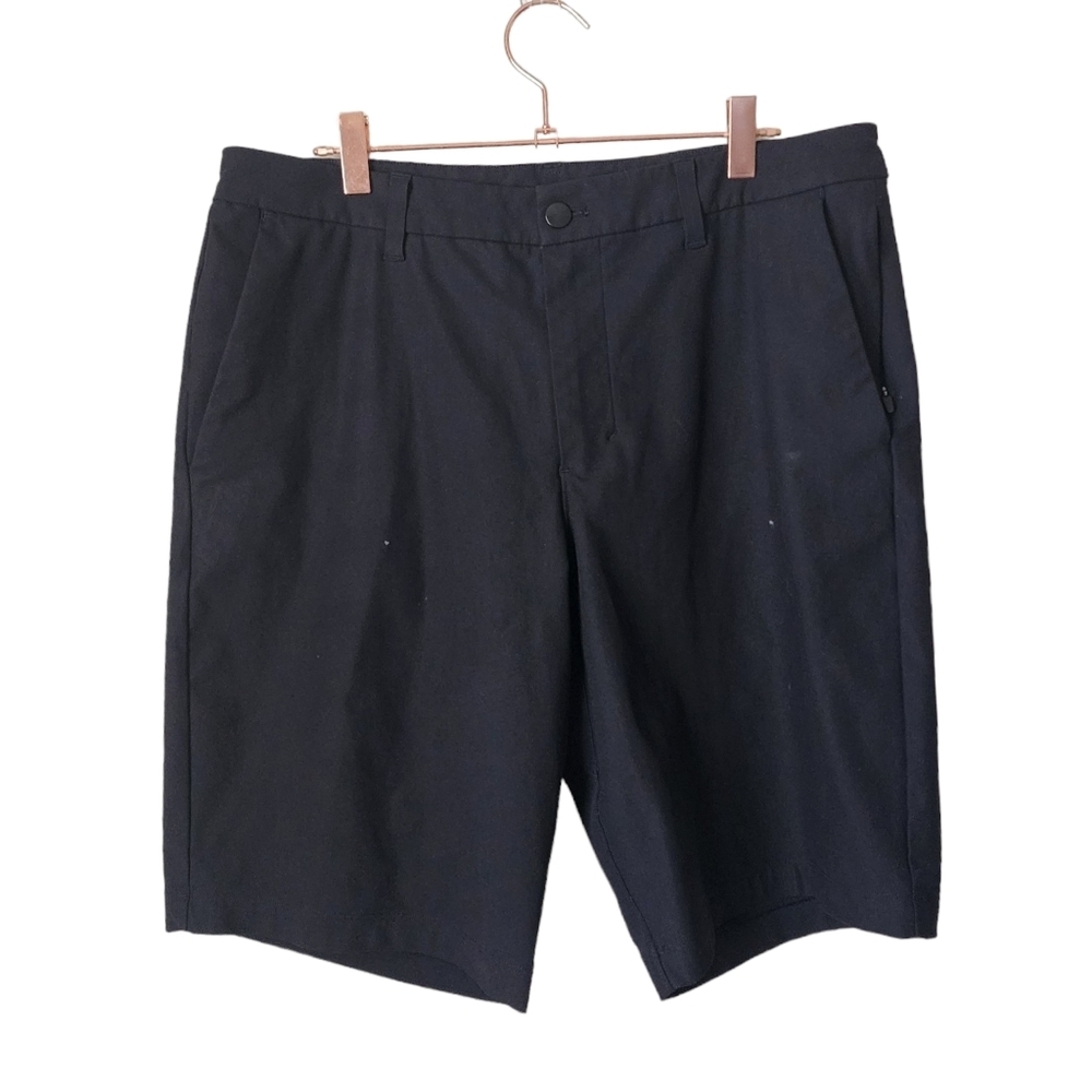 LULULEMON Gorpcore athletic activewear active shorts in black Athleisure Luxe 32